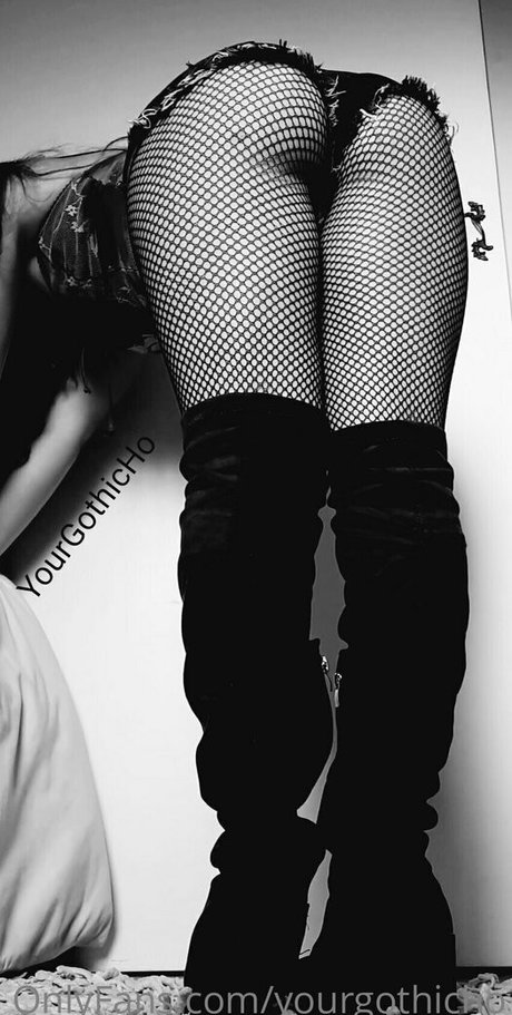 yourgothicho model erotic img