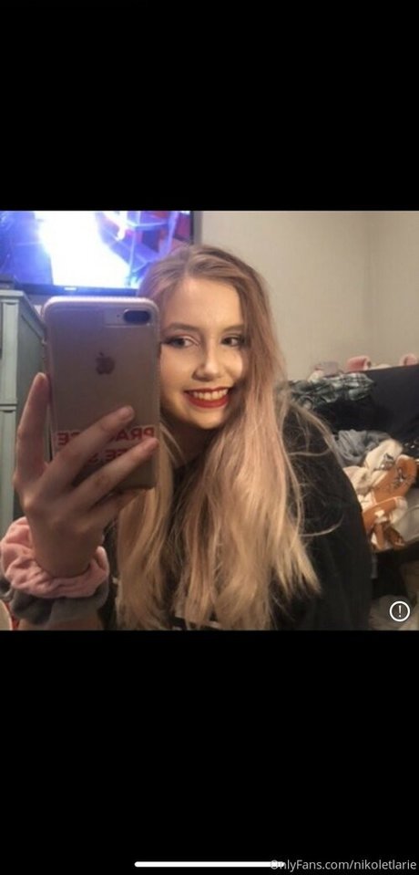 nikoletlarie model hot images