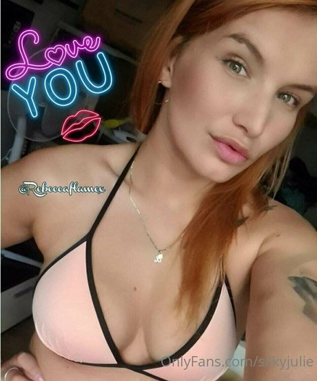 silkyjulie model hot photos