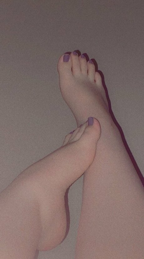 downdanielle naked model picture