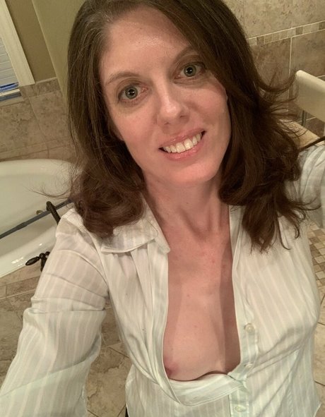 bustybrooke1 model xxx pic