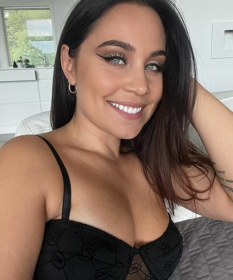 Anna Abreu erotic pornstar gallery