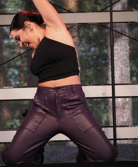 Anna Abreu hot actress images