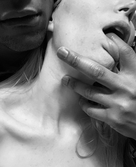 QChotcpl actress pics