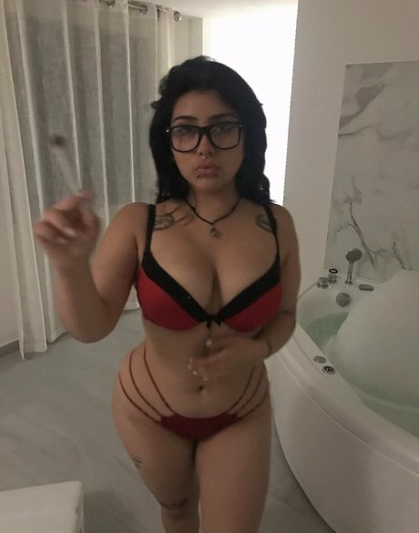 imbarix model nude photo