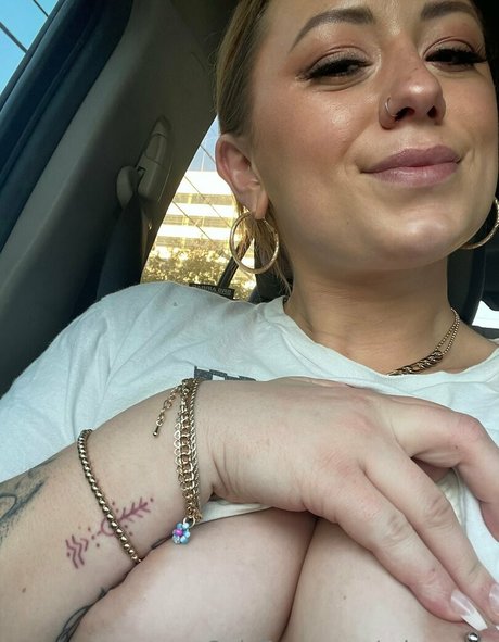 mia mars model top img