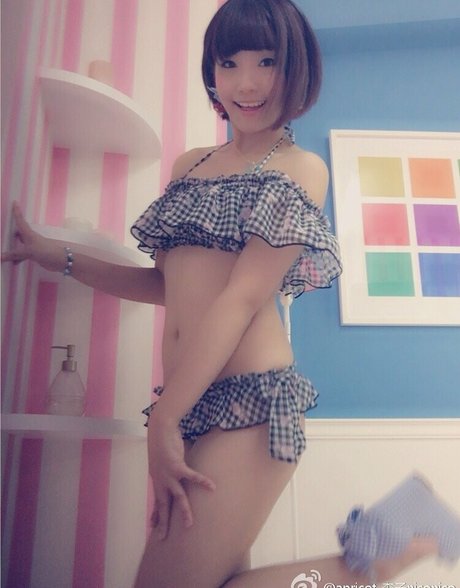 blogger onlyfans pornographic pictures