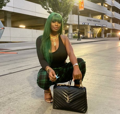 NonnieBaby pretty pornstar pics