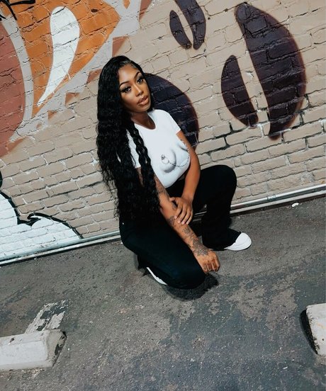 NonnieBaby model high quality photo