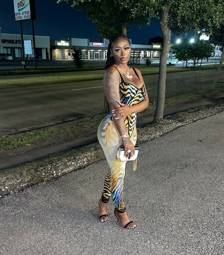 NonnieBaby model top pics