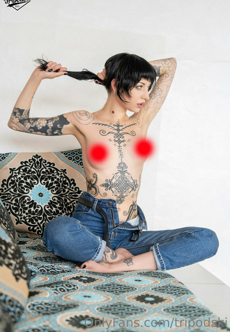 Tripodski sexy actress pic