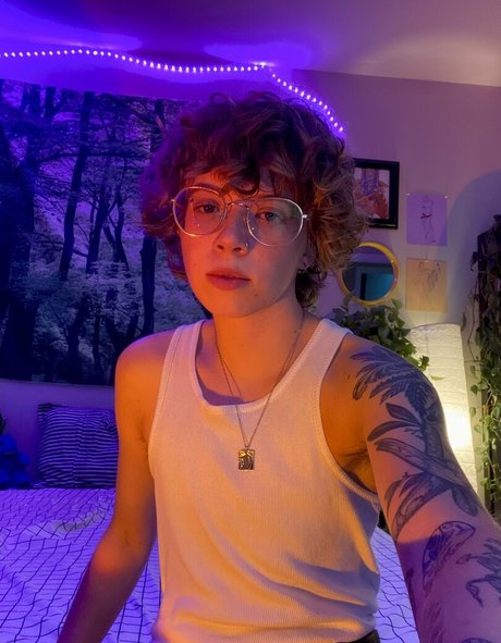 margofree naked star img