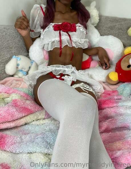 mymelodyirl free model sexy image