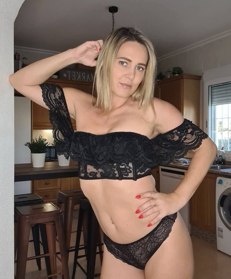 Ashley Campbell xxx model image