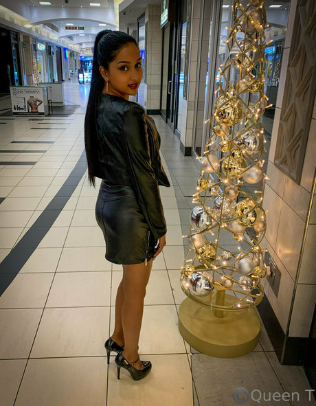 thequeentrish star top pics