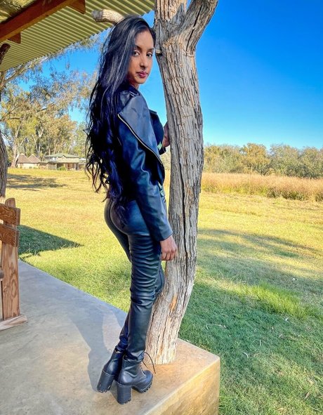 thequeentrish top pornstar photos