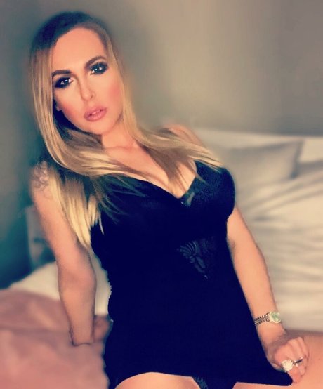 Lucy Tease pornstar photos