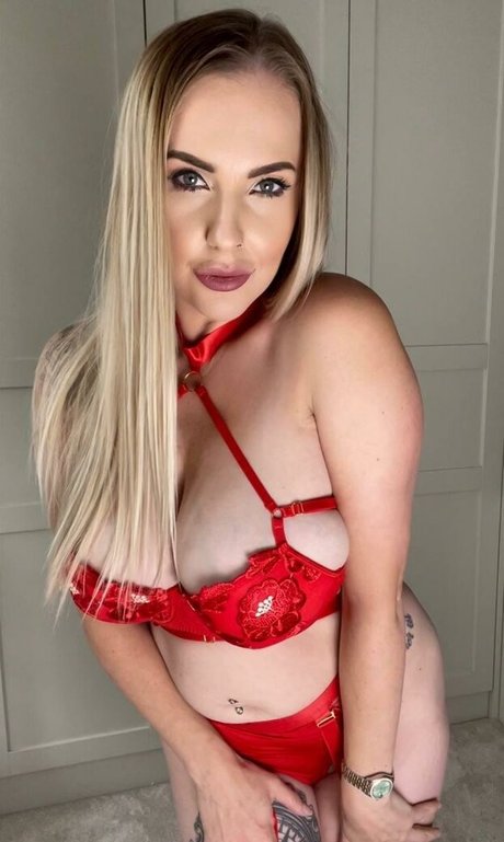 Lucy Tease exclusive star img