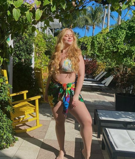 Amanda R xxx model archive