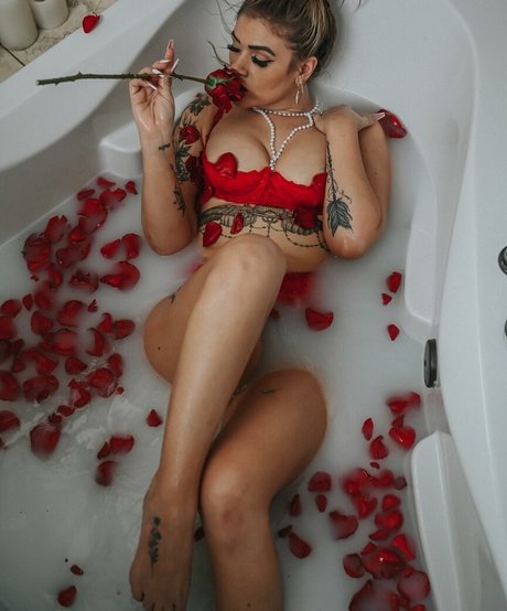 latina onlyfans exclusive image