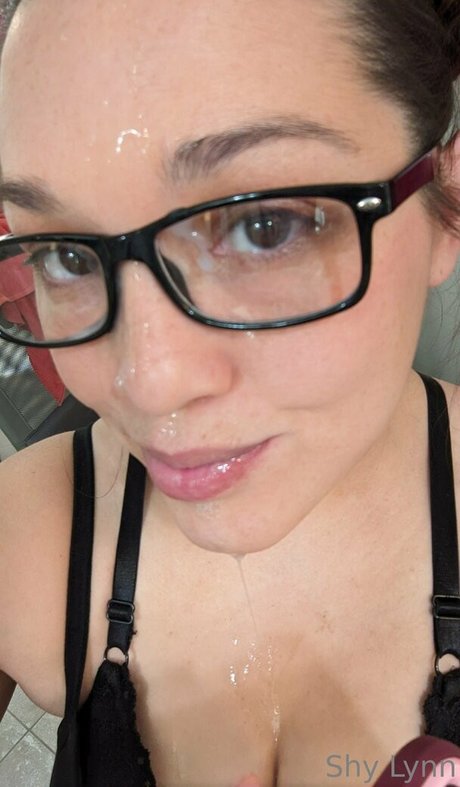 shylynn89 pornographic model image