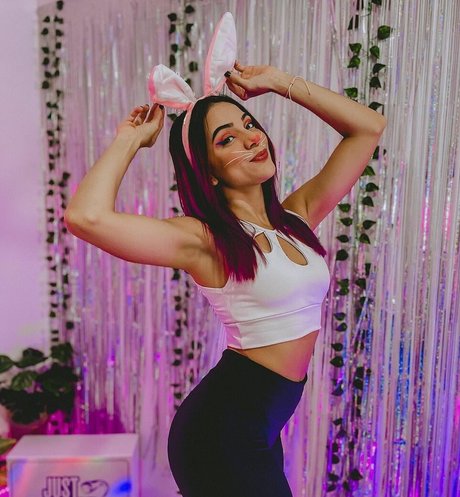 PamellaRibeiro25 star nice picture