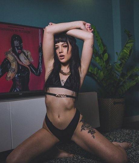 Baby Violent erotic pornstar img