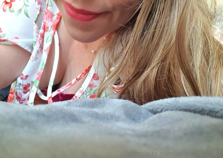 psychologist onlyfans pornographic image