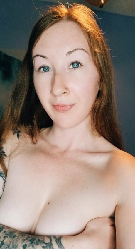 ellierowynfans model pic