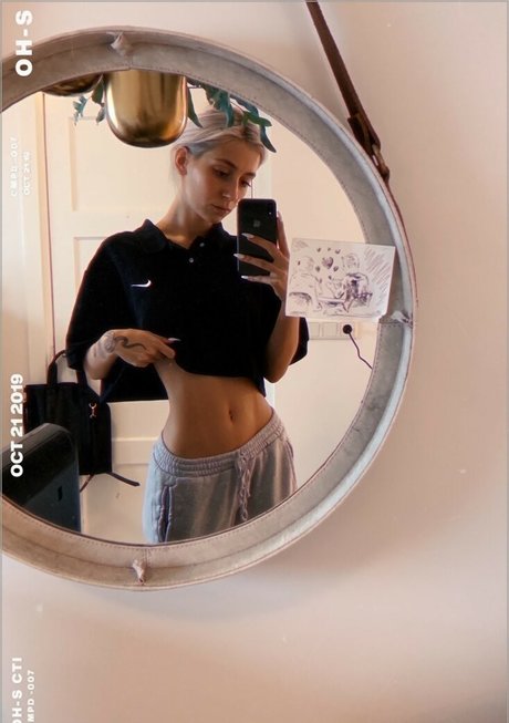 lavishulula adult actress img