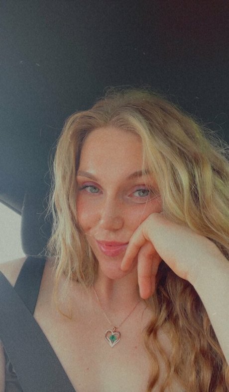 Alex The Amazon nude star img