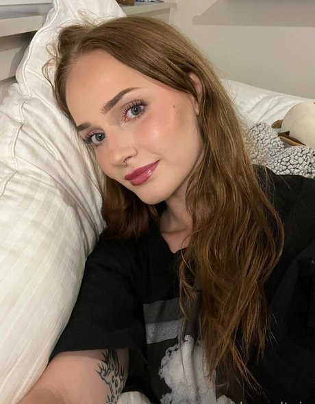 tiddyvaultvip nude model pictures