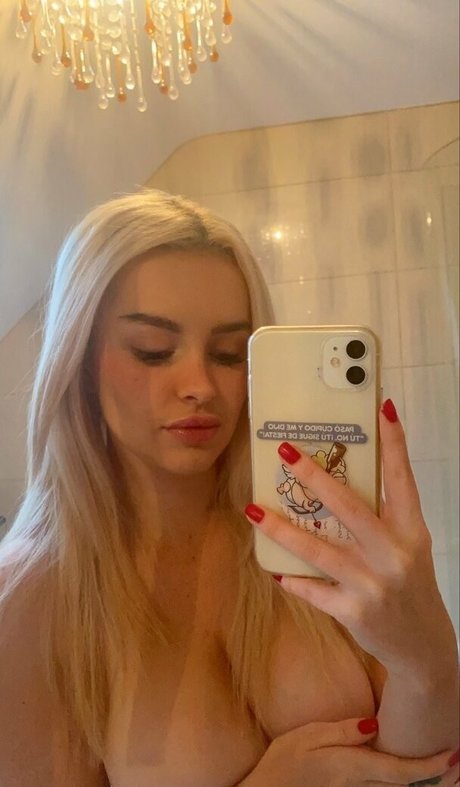 lolilealaefree star sexy image