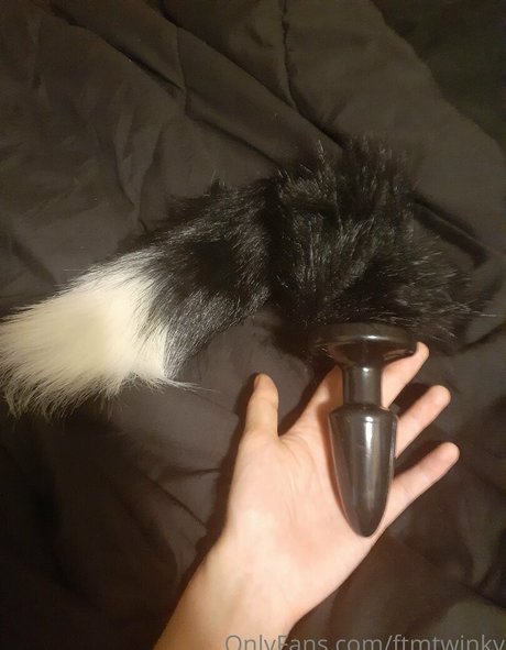 enbyqt sexy model img