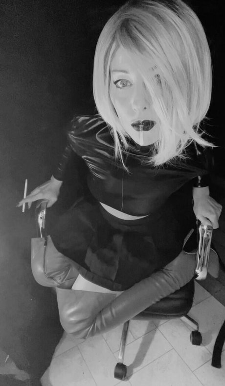 smokingqueenalina model porn photos