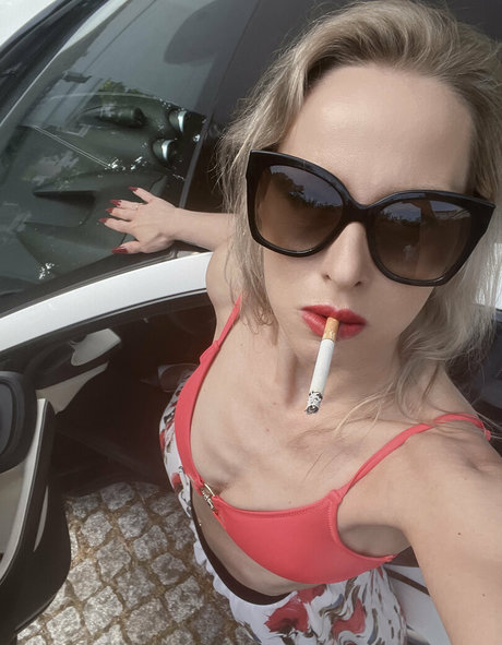 smokingqueenalina hd model galleries