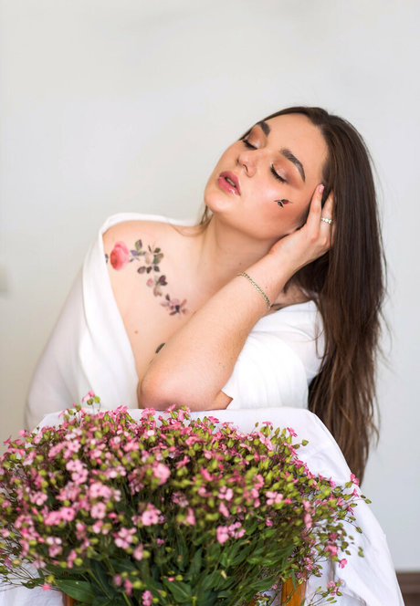 devil flowers model xxx photo