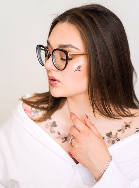 devil flowers pornographic actress pictures