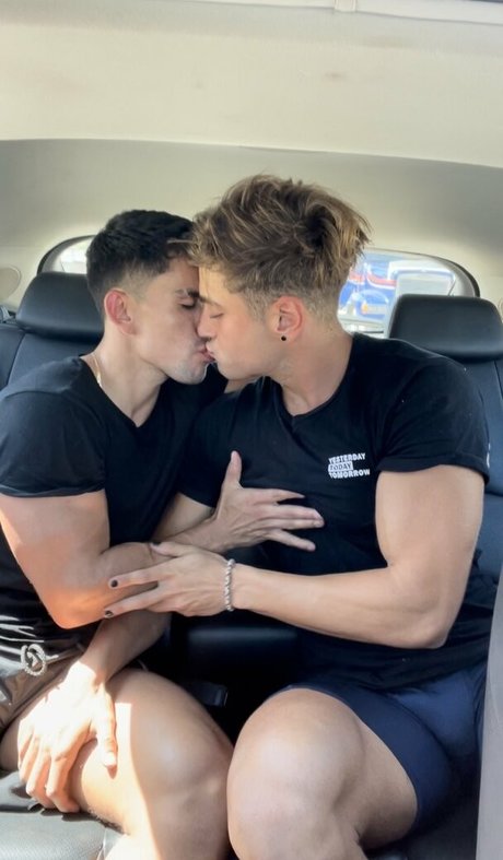 effortprivate pretty model picture