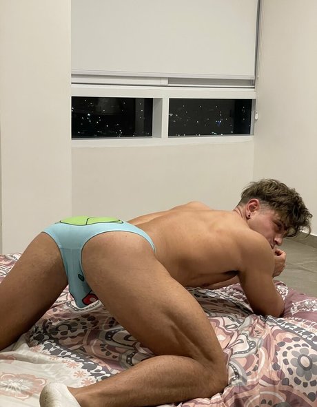 curvy muscle onlyfans nude photo