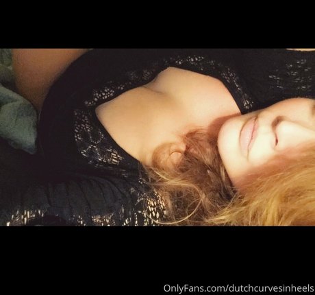 dutchcurvesinheels nudes model pic