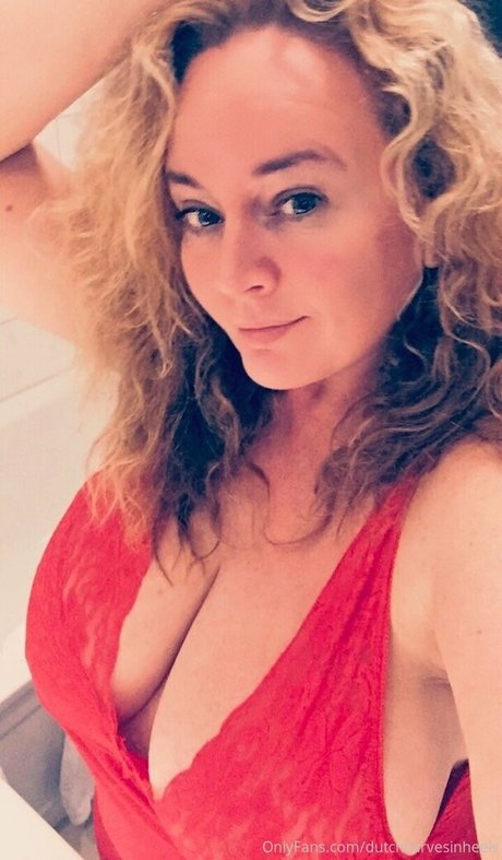 dutchcurvesinheels pretty pornstar pic