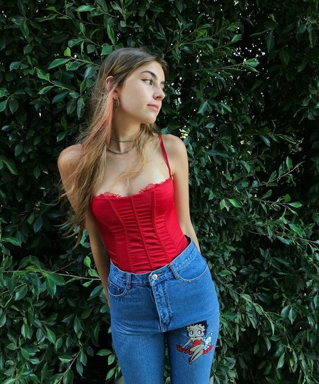 Emiliee Russo star art photos