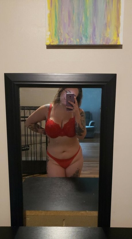 Melina Azzizi model erotic picture