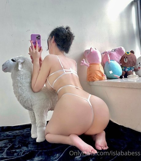 islababess sexy model photo