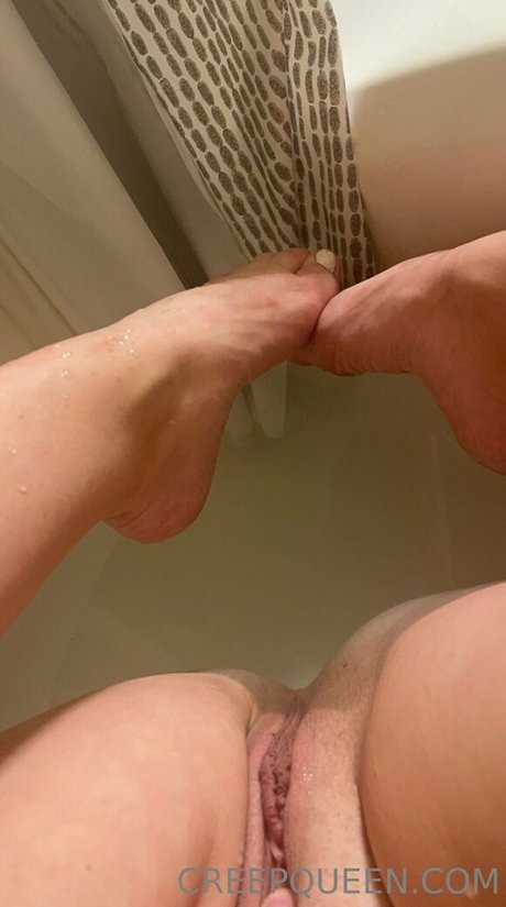 CreepQueen erotic pornstar images