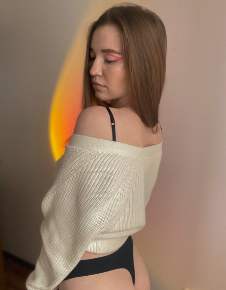 lily mint model free pictures