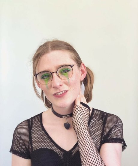 Alice In Wonder1and nude star archive