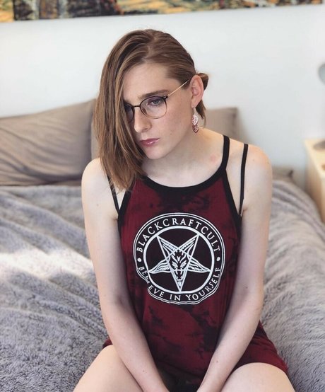 Alice In Wonder1and star erotic photos