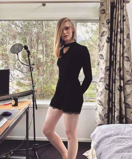 Alice In Wonder1and pornstar perfect pic